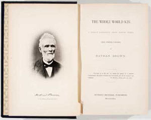 ネイサン・ブラウンの墓の横に立つ山田千代