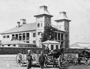 明治初期のイギリス領事館とたまくす（『ファー・イースト』1871年7月17日号）部分