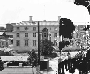 完成したイギリス総領事館とたまくす 1931年