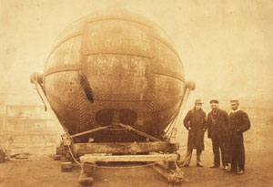 ピーターソン鉄工所から出荷される巨大な鉄球　1897年ころ　故荒木セルマ氏寄贈アルバム所収