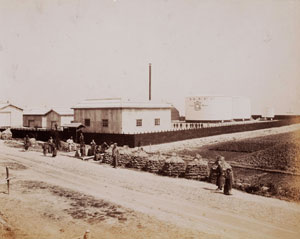 ライジングサン石油の油槽所　1900年初頭　故荒木セルマ氏寄贈・当館蔵