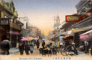 写真館が建ち並ぶ弁天通り　1910年代　当館所蔵絵葉書