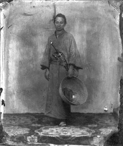 写真１　本山漸　下岡蓮杖撮影　1869年（本山漸二氏所蔵・当館保管）