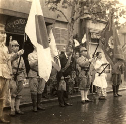 写真７　前川写真館二代目館主・前川順三の出征　1941年（横浜市史資料室所蔵「前川淨二家資料」）