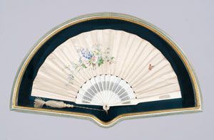 椎野商店であつかったシルク製の扇子　明治期　椎野正兵衛商店蔵