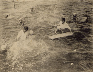 図２　水泳教授風景　横浜開港資料館所蔵