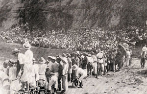 図４　復興野球大会を観戦する人々　『新興の横浜』1巻1号（大正13年9月）より（横浜開港資料館所蔵）