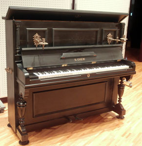 図４　修復後の周ピアノ　2013年5月撮影