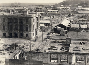 図１　本町通りと露亜銀行①　当館蔵