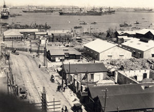 図４　現・シルクセンター周辺　当館蔵