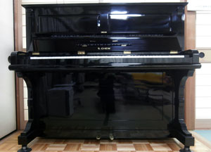 図５　邑久光明園の周ピアノ　２０１３年１０月撮影