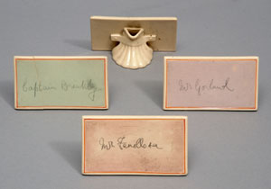 亂恾俈亃摡惢惾嶥丂庤慜偺惾嶥偵偼僼僃僲儘僒偺柤慜偑撉傔傞