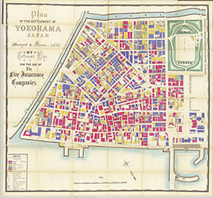 図１　横浜外国人居留地火災保険地図　１８９５年　Plan of the Settlement of Yokohama, Japan井出巽製作　石版印刷・手彩色 縮尺：約１/６００ １９０cm×２００cm当館蔵