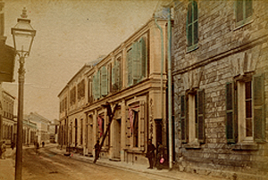 図２　居留地本町通り ５７番地クーン商会付近　　１８９２年頃　平尾コレクション・当館保管