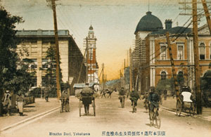 図３　大正期の本町通り①　絵葉書　当館所蔵