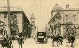 図４　大正期の本町通り②　絵葉書　当館所蔵