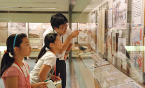 7月23日(木)・24日(金)夏休み子ども記者　横浜の歴史“新”発見「これが特別展だ！ 見どころ満載 壁新聞」の取材・製作が行われました。