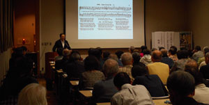 11月15日(日)「その音、奇妙なり」展連続講演「音楽で語る横浜洋楽史」(第1回)を開催し、講師の秋岡陽氏(フェリス女学院大学学長)にご講演いただきました。