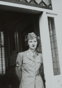 写真１ WAC の制服姿のメアリー