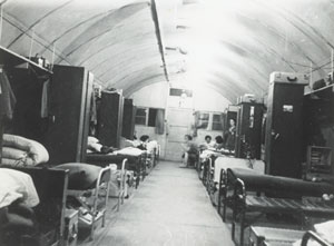 写真３ メアリーの暮らしたカマボコ兵舎内部