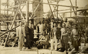 図５　建碑工事の様子　横浜市史資料室所蔵　『史蹟名勝天然記念物関係』所収