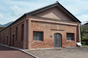 図３　歩兵第49連隊の糧秣倉庫（現・山梨大学赤レンガ館）　2018年10月撮影