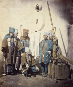 増田万吉が指揮した居留地消防組　ベアト撮影　当館蔵