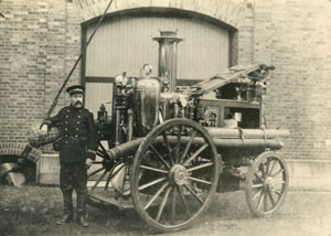 明治初期に導入された蒸気ポンプ　石橋サク子家資料　当館保管