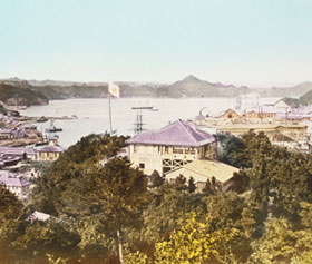 図１　明治初期の横須賀造船所の全景　当館蔵