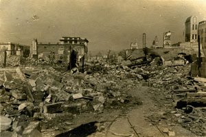 図２　崩壊した第二消防署　1923（大正12）年9月　増田平氏蔵