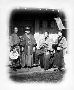 サムライと娘 ベアト撮影。当館蔵