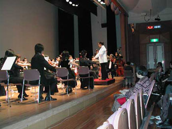 横浜シティ・フィルハーモニックによる演奏光景